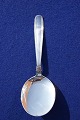 Karina sølvtøj 
sølvbestik i 
tretårnet sølv 
og 830S sølv. 
Serveringsdel 
med rund, flad 
laf i ...