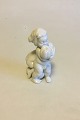 Bing & Grøndahl 
Blanc de Chine 
Figur af to 
børn. Designet 
af Kai Nielsen. 
Måler 12,5 cm
