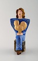Meget sjælden Lisa Larson unika figur af siddende kvinde i blåt med guldhane. 
