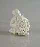 Figur i hvid 
porcelæn med 
motiv af dreng 
med druer
Design af Kai 
Nielsen
Produceret hos 
Bing & ...