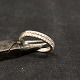 Ringstørrelse 
52.
Stemplet BX 
375 for 9 karat 
guld.
Ringen er i 9 
karat hvidguld 
og isæt to ...