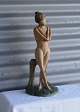 Figur af Nøgen 
kvinde Dame ved 
træstub i 
keramik
Ukendt design
Kvindefigur, 
keramikfigur, 
...