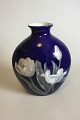 Bing & Grøndahl 
Art Nouveau 
vase No 
8741/506. Måler 
24 cm. 
Glasurfejl