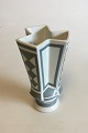 Bing & Grondahl 
Curved vase by 
Lisa Enquist No 
5819/1898. 
Measures 22 cm 
/ 7 43/64 in.