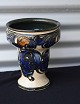 Keramikvase(560), 
med blåt og 
rødligt mønster
Dansk Design, 
formentlig fra 
Mål  H.: 33cm  
...