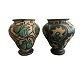 2 vaser med 
hornmalet 
dekoration af 
bladværk i 
grønne farver
Herman A. 
Kähler, 
signeret HAK, 
...