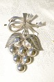 Beautiful 
silver brooche 
with grape 
motif,  Height 
5.7 x 3.5 cm. 
or 2 1/4 x 1 
3/8 inches. 
Fine ...