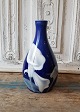 B&G Art Nouveau 
vase dekoreret 
med hvid Kalla 
No. 92/3, 1. 
sort.
Produceret 
mellem ...