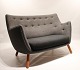 Poet Rime sofa, 
model FJ4100, 
designet af 
Finn Juhl i 
1941 og 
fremstillet af 
Onecollection, 
er ...