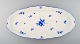 Meissen stort fiskefad i porcelæn. Håndmalet med blå roser og biller. Ca. 1900.