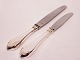 Middagskniv og 
frokostkniv i 
Bernstorff, 
tretårnet sølv. 
Spørg for antal 
på lager.
20,5 cm og ...