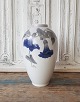 Royal 
Copenhagen Art 
Nouveau vase 
dekoreret med 
blå snerler.
No. 790/1099, 
2. sort.
Højde 26 ...