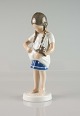 Figur i 
porcelæn med 
motiv af pige 
med 
kattekilling 
nr. 1779
Produceret af 
Bing & ...