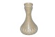 Releif Nissen 
Kronjyden 
stentøjsstel  
vase
Bladformet 
mønster 
Højde 16 cm
Pæn og 
velholdt