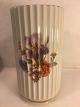Hvide lyngby 
vase. med Rosen 
blomstermotiv.
1 stk højde: 
15 cm. pris kr. 
850,-
kontakt 
Telefon ...