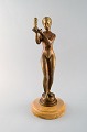 Ubekendt 
kunstner. Stor 
bronzefigur. 
Nøgen kvinde 
med barn. 
I flot stand.
Måler: 38 x 15 
cm.