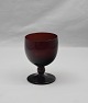 Røde vinglas, der er 12 i butikkenDesign ukendtRød, vinglas, glas, Mål  H.: 11cm  ...