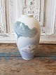 Royal 
Copenhagen art 
Nouveau vase 
dekoreret med 
svane ællinger 
& skræppeblad. 
No. 230/47C, 
1. ...