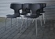 Arne Jacobsen, 
6 styk T-stole 
spisebordsstole.
 Stolene er 
ombetrukket med 
sort læder af 
klassisk ...