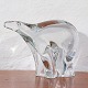 Figur af 
isbjørn i 
kunstglas lavet 
omkring 
1970-1980.
Højde 15 cm, 
længde 21 cm