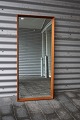 Teak spejl fra Aarhus RammefabrikSpejlet måler højde 97 cm og brede 43 cmVi har mange ...