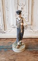 Royal 
Copenhagen 
figur - 
Bondedreng med 
lægtehammer 
No. 620, 3. 
sort.
Højde 22 cm.
Design: ...