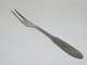 Georg Jensen 
Mitra stål 
bestik, 
stegegaffel.
Længde 21,5 
cm.
Flot og 
velholdt stand.