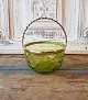 1800tals 
sukkerskål i 
smukt 
olivengrønt 
glas med 
messing 
montering.
Højde 7 cm. 
Diameter 11,5 
cm.
