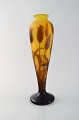 Paul Nicolas / 
Nancy for 
D'argental, 
Frankrig. Stor 
art nouveau 
vase i cameo 
glas med 
blomster. ...