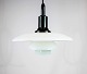 PH 3/2 Pendel 
designet af 
Poul Henningsen 
og fremstillet 
af Louis 
Poulsen. Lampen 
er af hvid ...