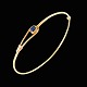 Armring i 18k 
guld med mørk 
blå Safir. 
1960erne
Stemplet 750.
Indre diameter 
5,1 x 5,9 cm.
B. ...