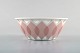 Bjørn Wiinblad 
for Rosenthal. 
"Lotus" 
porcelænservice.
 Gennembrudt 
skål dekoreret 
med lyserøde 
...