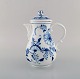 Antik Meissen 
"Løgmønstret" 
kaffekande i 
håndmalet 
porcelæn. 
Tidligt 
1900-tallet.
Måler: 23 x 
...