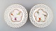 To antikke 
Meissen 
tallerkener i 
gennembrudt 
porcelæn med 
håndmalede 
blomster 
motiver. ...