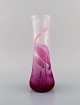 Paul Hoff for 
Kosta Boda. 
Vase i 
kunstglas med 
pink flamingo. 
Svensk design, 
sent ...