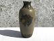 Bornholmsk 
keramik, 
Hjorth, Brun 
stentøj, Nr. 
75, Vase med 
frugt 
dekoration, 
17,5cm høj, 8cm 
i ...