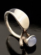 Ikonisk Georg Jensen vintage ring designet af Vivianna Turan Bülow-Hübe sterling sølv med månesten <BR>
