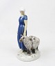 Porcelænsfigur 
af pige med 
får, nr.: 2010 
af  Axel Locher 
for B&G.
25 x 15 cm.
