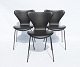 Dette sæt af 
tre 
Syver-stole, 
model 3107, er 
et elegant 
eksempel på det 
ikoniske design 
af Arne ...