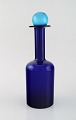 Otto Brauer for 
Holmegaard. 
Stor 
vase/flaske i 
blåt kunstglas 
med blå kugle. 
1960'erne. 
Måler: ...