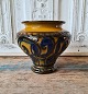 Kähler kohorns 
dekoreret vase
Stemplet: HAK
Højde 15,5 cm. 
Diameter 17 cm.