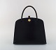 Vintage Hermès 
håndtaske i 
sort læder. 
1960/70'erne. 
Måler: 34,5 x 
30,5 x 12,5 cm.
I flot ...