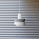 Pendel i 
aluminium 
lakeret i to 
grå nuancer 
samt hvid plast
Design af Carl 
Thore
Produceret af 
...