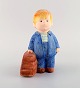 Lisa Larson for 
Gustavsberg. 
Rare figure in 
glazed 
ceramics. Boy 
with bag. 1970 
/ ...