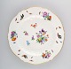 Antik Meissen 
tallerken i 
håndmalet 
porcelæn med 
blomster og 
fugle. 
1800-tallet. 
Diameter: 24 
...