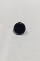 Ole 
Lynggaard.
Sterling Sølv  
Charm "Spot on" 
Onyx Måler  
Diam 1.5 cm 
Vægt 2.8 gr