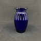 Højde 11,8 cm.
Blå presseglas 
vase fra 
Holmegaard.
Den er vist i 
glasværkets 
katalog fra 
1938, ...