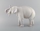 Axel Locher for 
Royal 
Copenhagen. 
Stor og sjælden 
porcelænsfigur. 
Elefant. 
Modelnummer 
1373. ...