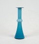 Blå glasvase 
med hvidt opal 
glas indvendig 
fra serien 
"Carnaby". 
Glasvasen er 
designet af ...