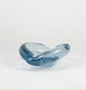 Glas skål i 
isblå farve af 
Per Lütken for 
Holmegaard.
5 x 11 cm.